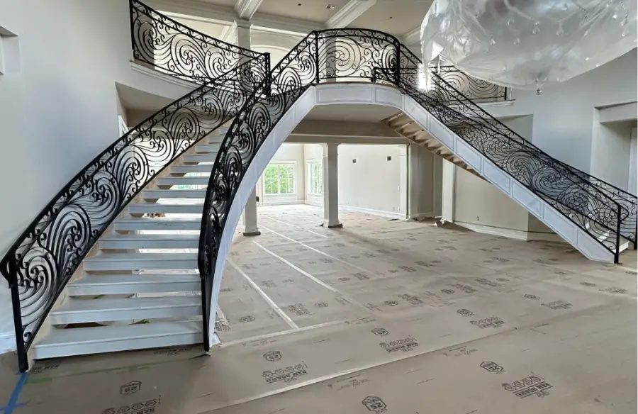 Cầu thang sắt mỹ thuật uốn lượn