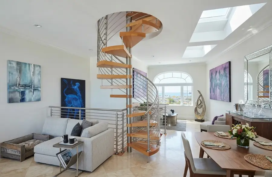 Cầu thang xoắn ốc bậc gỗ khung inox