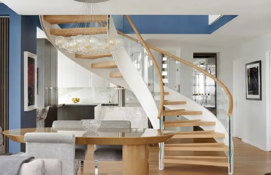 Thi công cầu thang kính cường lực